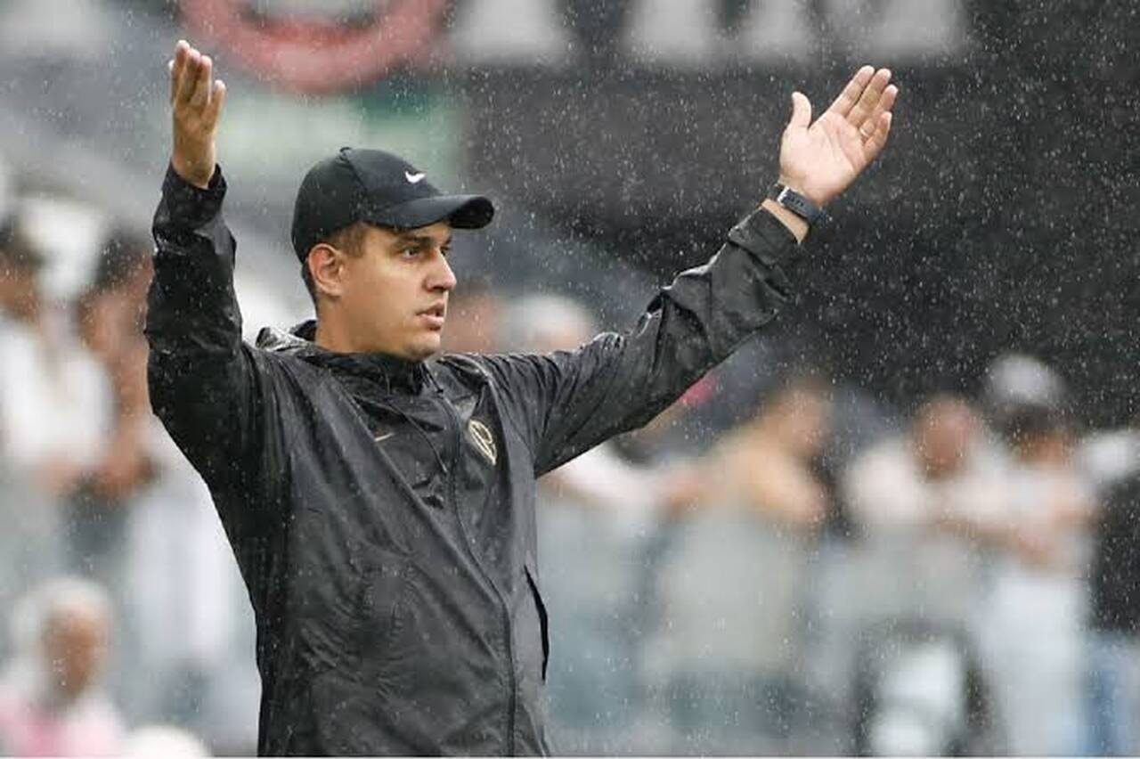 Imagem da noticia Corinthians demite treinador após empate na estreia no Brasileirão Feminino