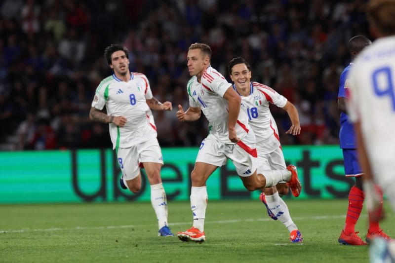 Itália leva gol relâmpago, vira sobre a França e começa Nations League com vitória