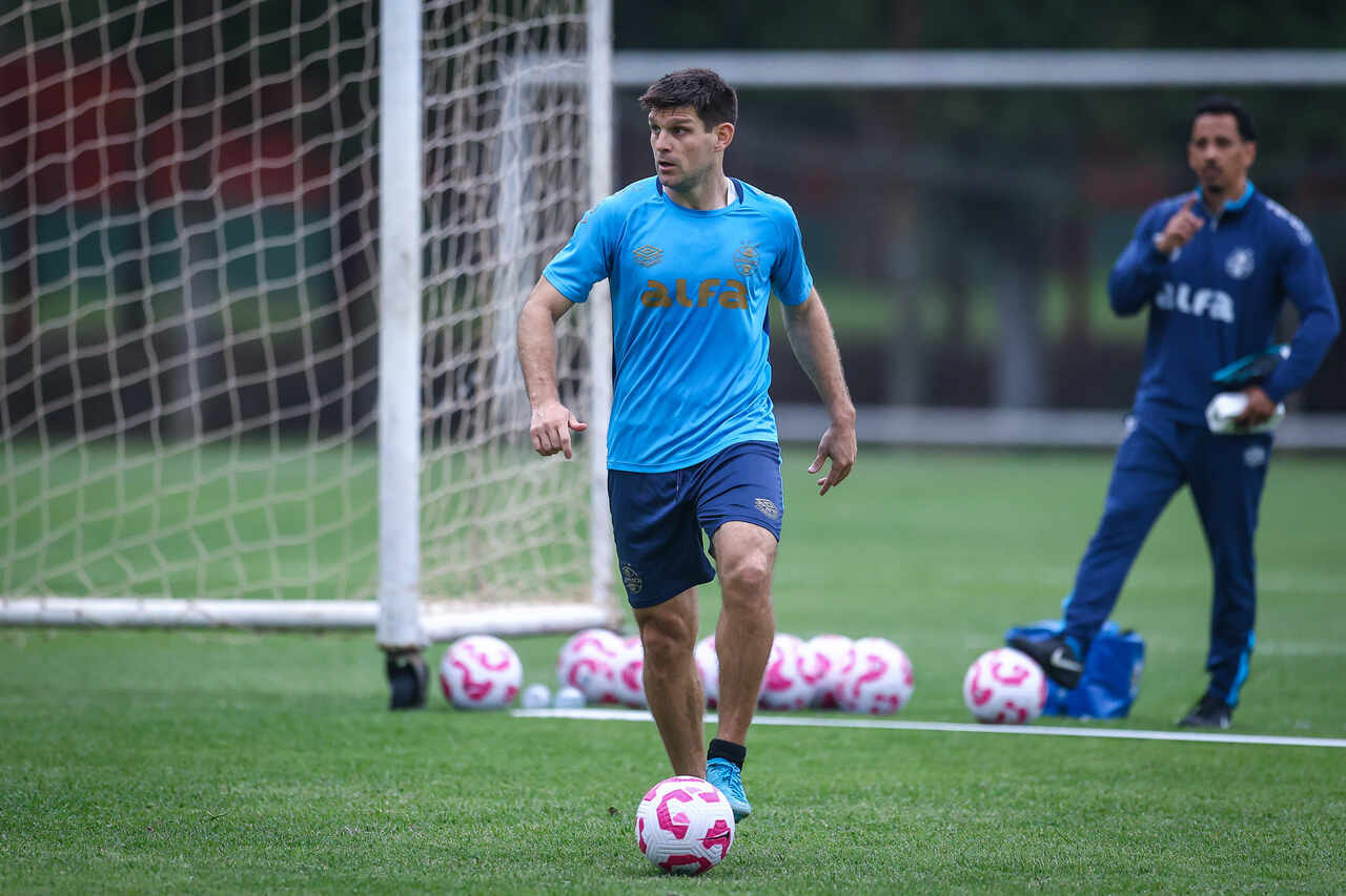 Imagem da noticia Mano projeta três mudanças no Grêmio para pegar o Bragantino