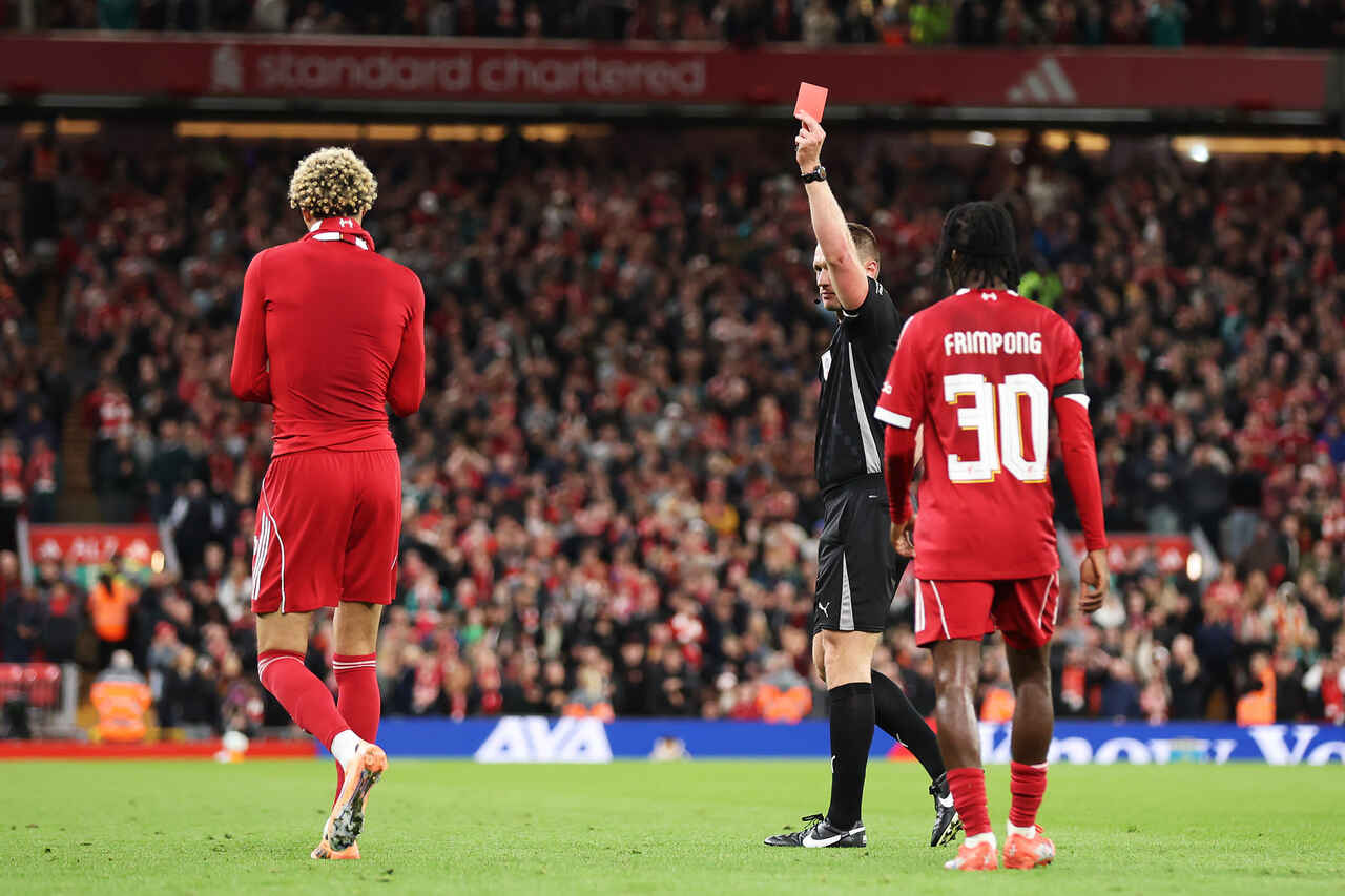 Imagem da noticia Técnico do Liverpool detona Ekitiké após expulsão: "Foi desnecessário e estúpido"