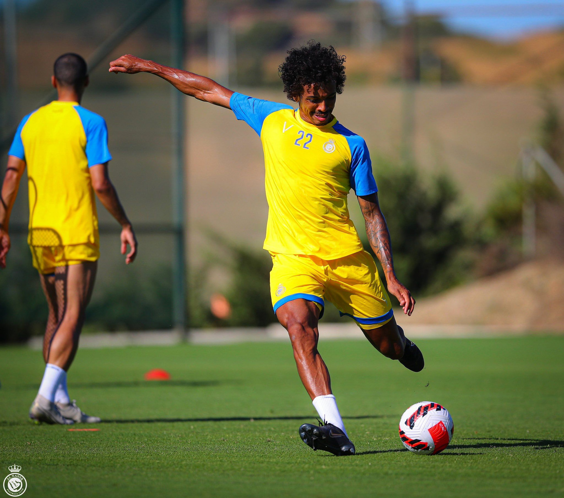 Imagem da noticia São Paulo anuncia a contratação do volante Luiz Gustavo
