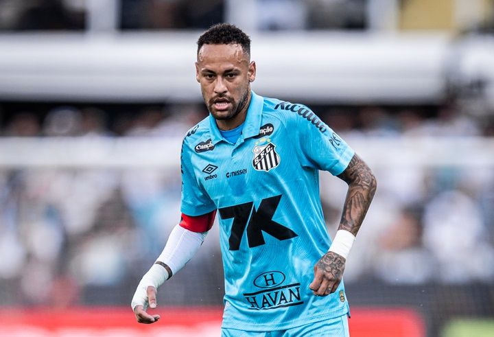 Neymar é diagnosticado com Covid-19 e fica afastado de atividades do Santos