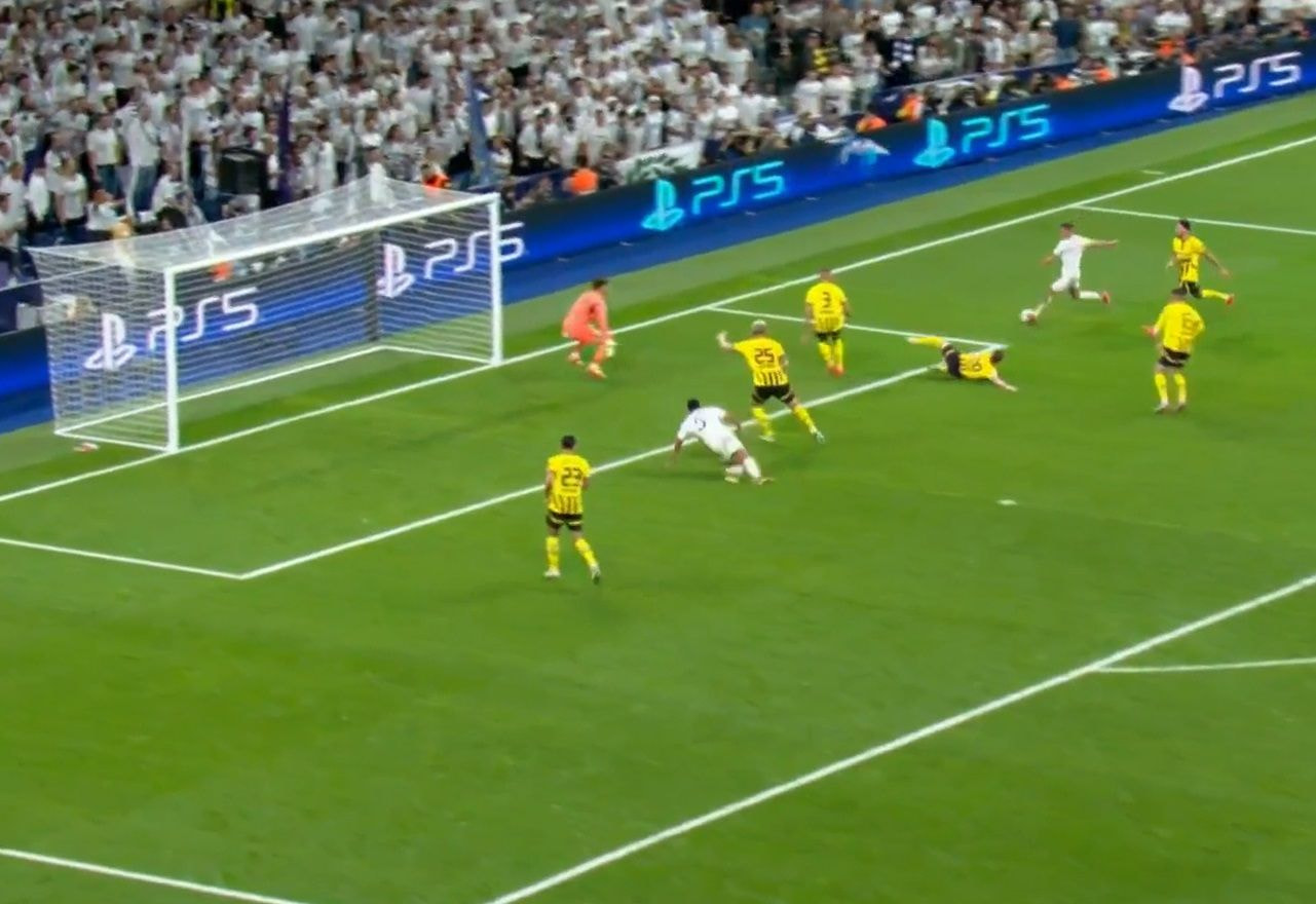 Imagem da noticia Lucas Vázquez chuta forte e vira para o Real Madrid contra o Borussia Dortmund