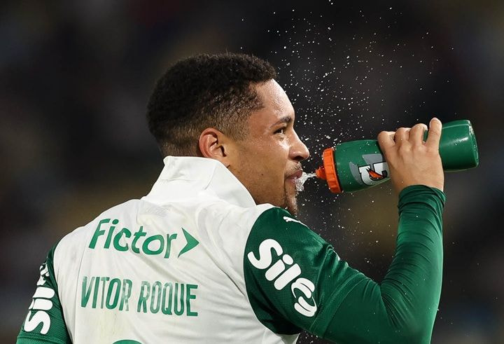 Imagem da noticia Após desencantar no Maracanã, Vitor Roque é exaltado pela imprensa espanhola