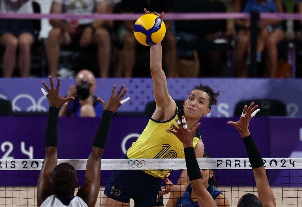 Imagem da noticia Brasil vence República Dominicana no vôlei feminino e garante vaga na semifinal