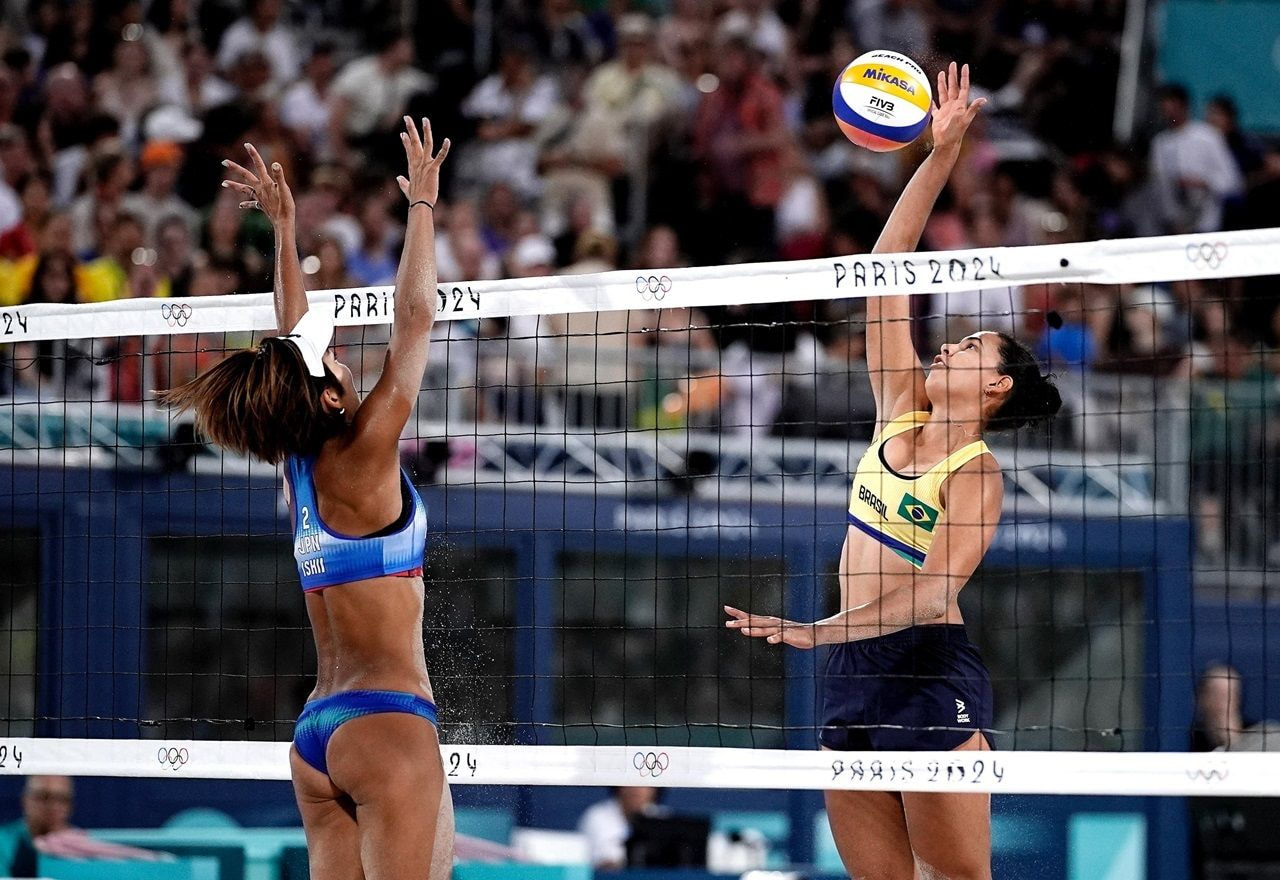 Imagem da noticia Ana Patrícia e Duda vencem japonesas e se classificam para as quartas do vôlei de praia