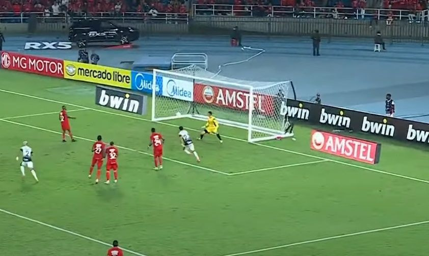Matheuzinho tabela com Héctor Hernández e empata para o Corinthians