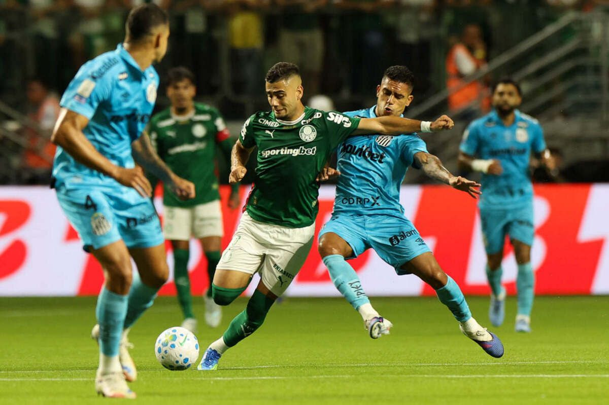 Imagem da noticia CBF divulga áudio do VAR de gol anulado do Palmeiras contra o Santos