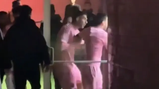 Vídeo: Messi parte para cima de árbitro após derrota do Inter Miami Vídeo: Messi parte para cima de árbitro após derrota do Inter Miami