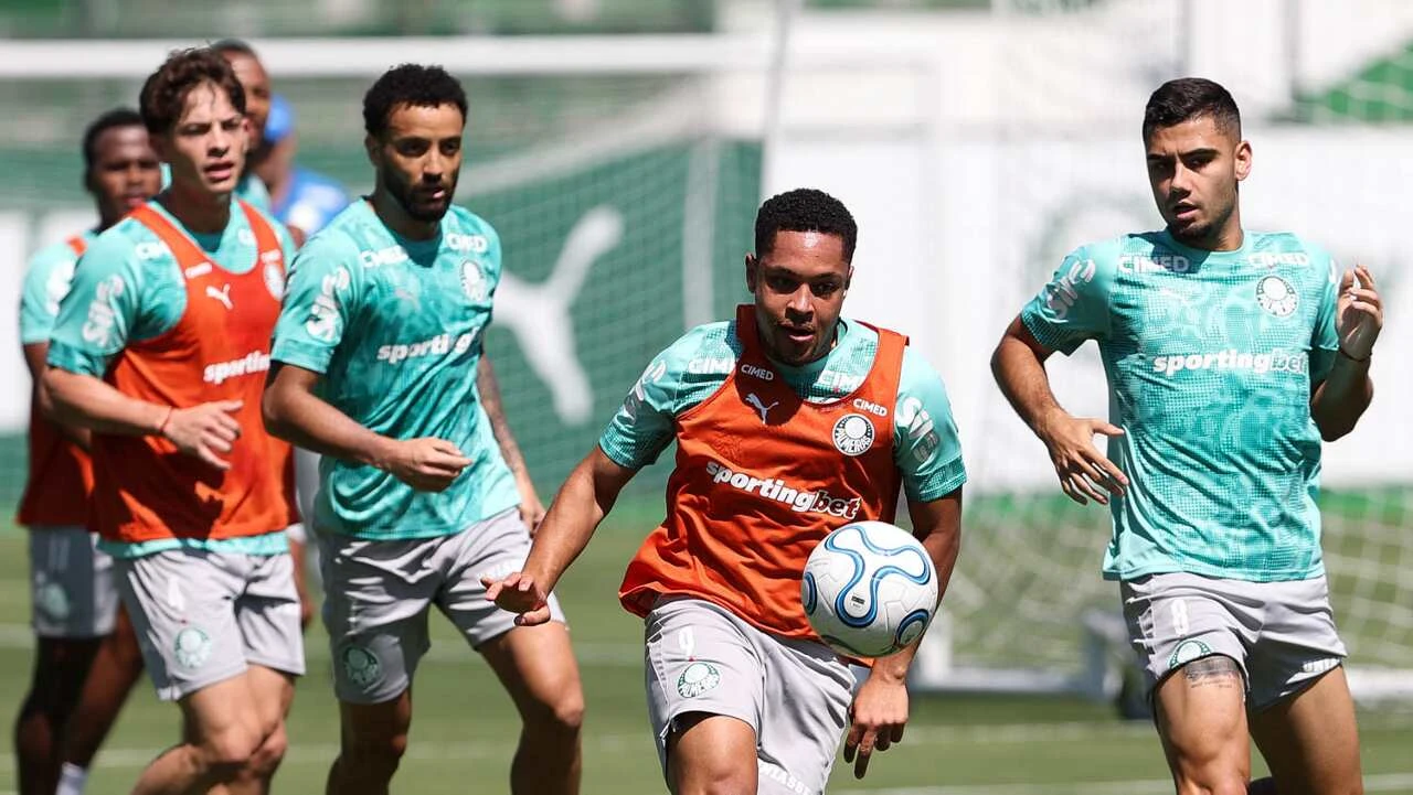 Imagem da noticia Palmeiras prepara retorno de Vitor Roque e avalia encaixe no ataque