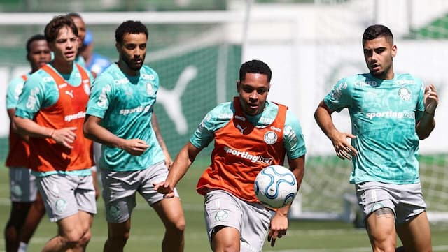 Palmeiras prepara retorno de Vitor Roque e avalia encaixe no ataque Palmeiras prepara retorno de Vitor Roque e avalia encaixe no ataque