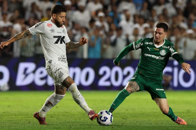 Santos vence com gol nos acréscimos, deixa o Z4 e tira o Palmeiras da liderança Santos vence com gol nos acréscimos, deixa o Z4 e tira o Palmeiras da liderança