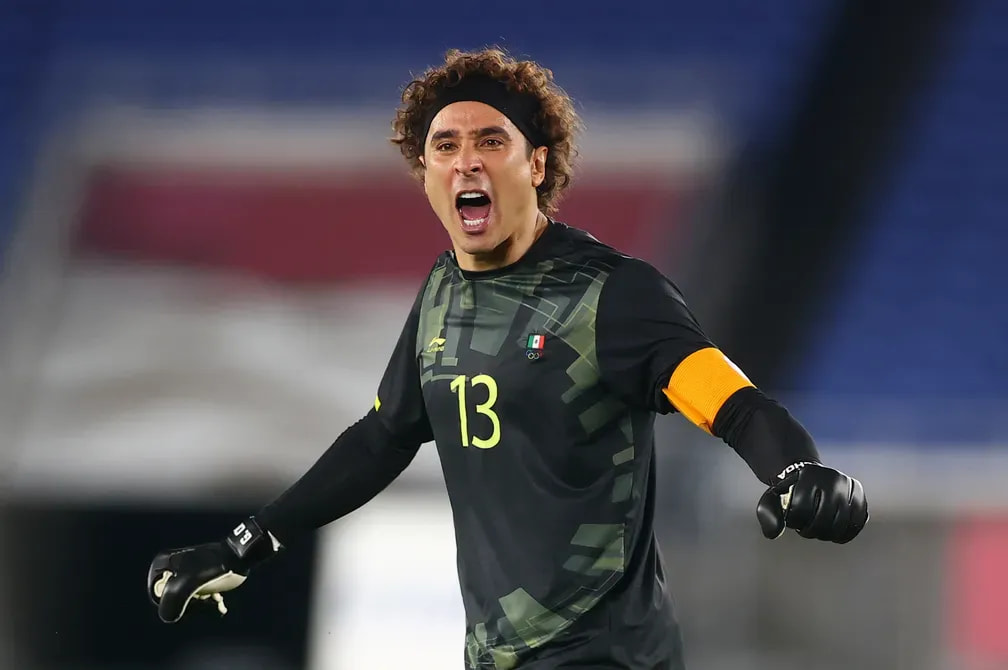 Imagem da noticia Ochoa volta à seleção do México e mira sua sexta Copa do Mundo