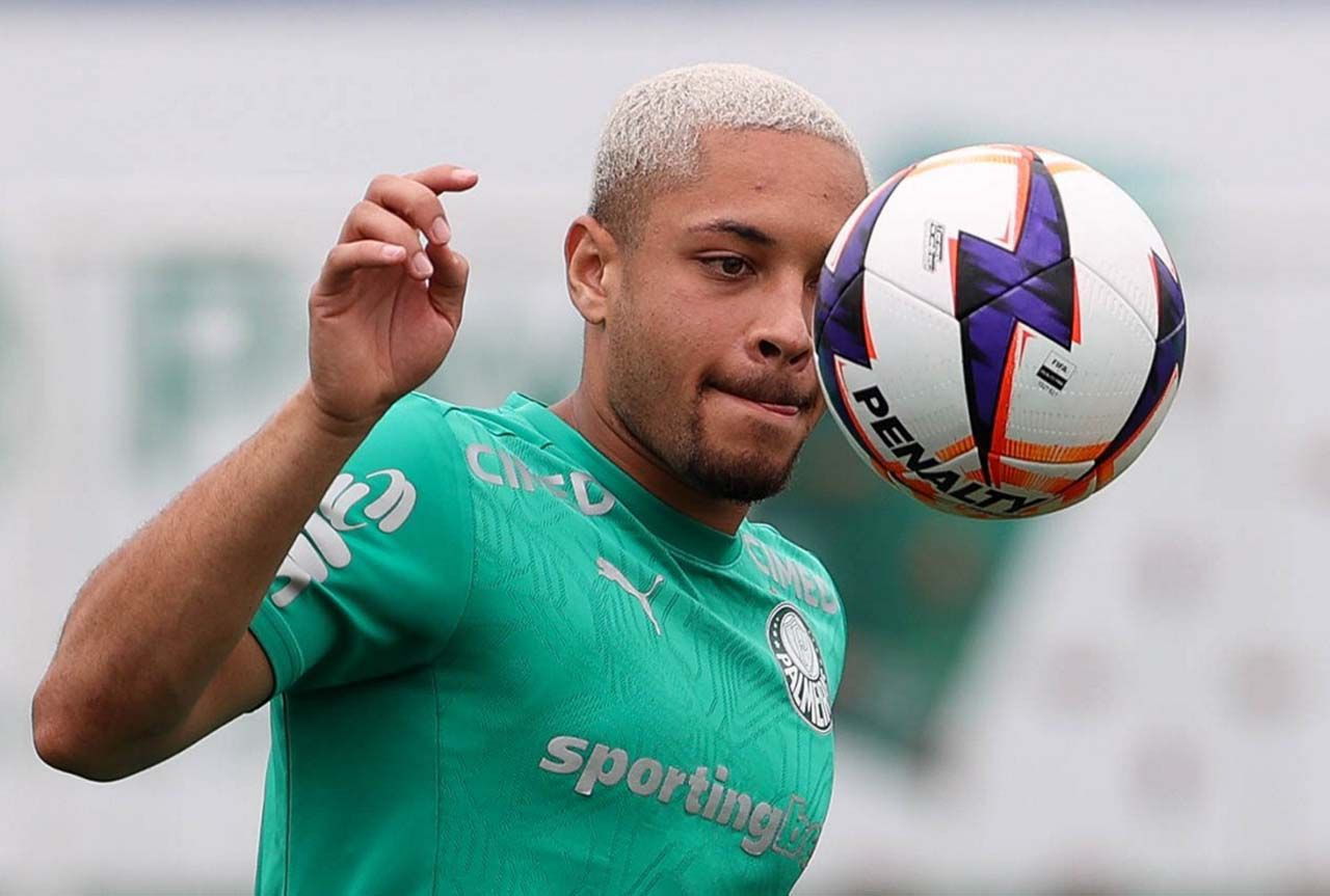 Imagem da noticia Vitor Roque pode voltar aos titulares do Palmeiras em estreia no Brasileirão