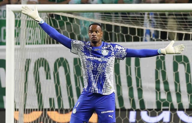 Carlos Miguel veste camisa em homenagem aos goleiros dos anos 90 Carlos Miguel veste camisa em homenagem aos goleiros dos anos 90