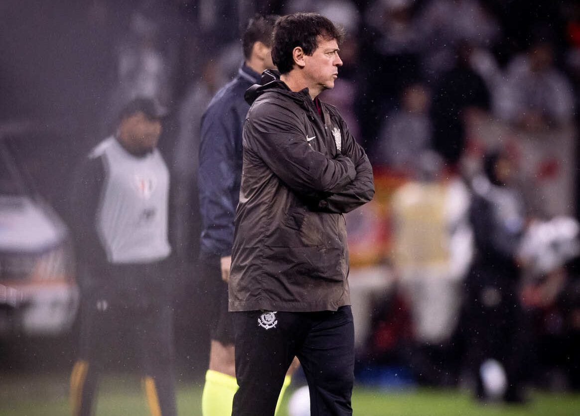 Imagem da noticia Diniz minimza gol sofrido do Corinthians em saída de bola: “Prefiro coragem a chutão”
