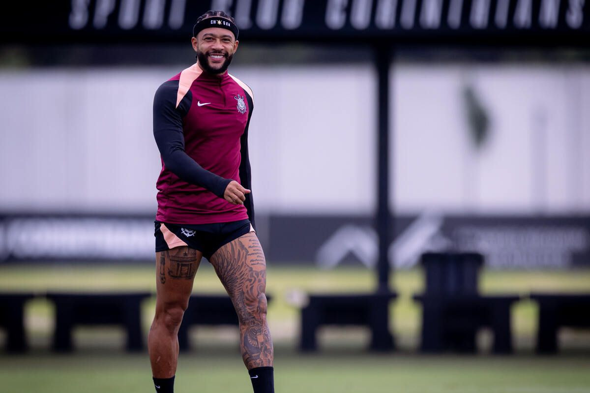 Imagem da noticia Depay recorre a fisioterapeuta particular para reavaliar quadro no Corinthians