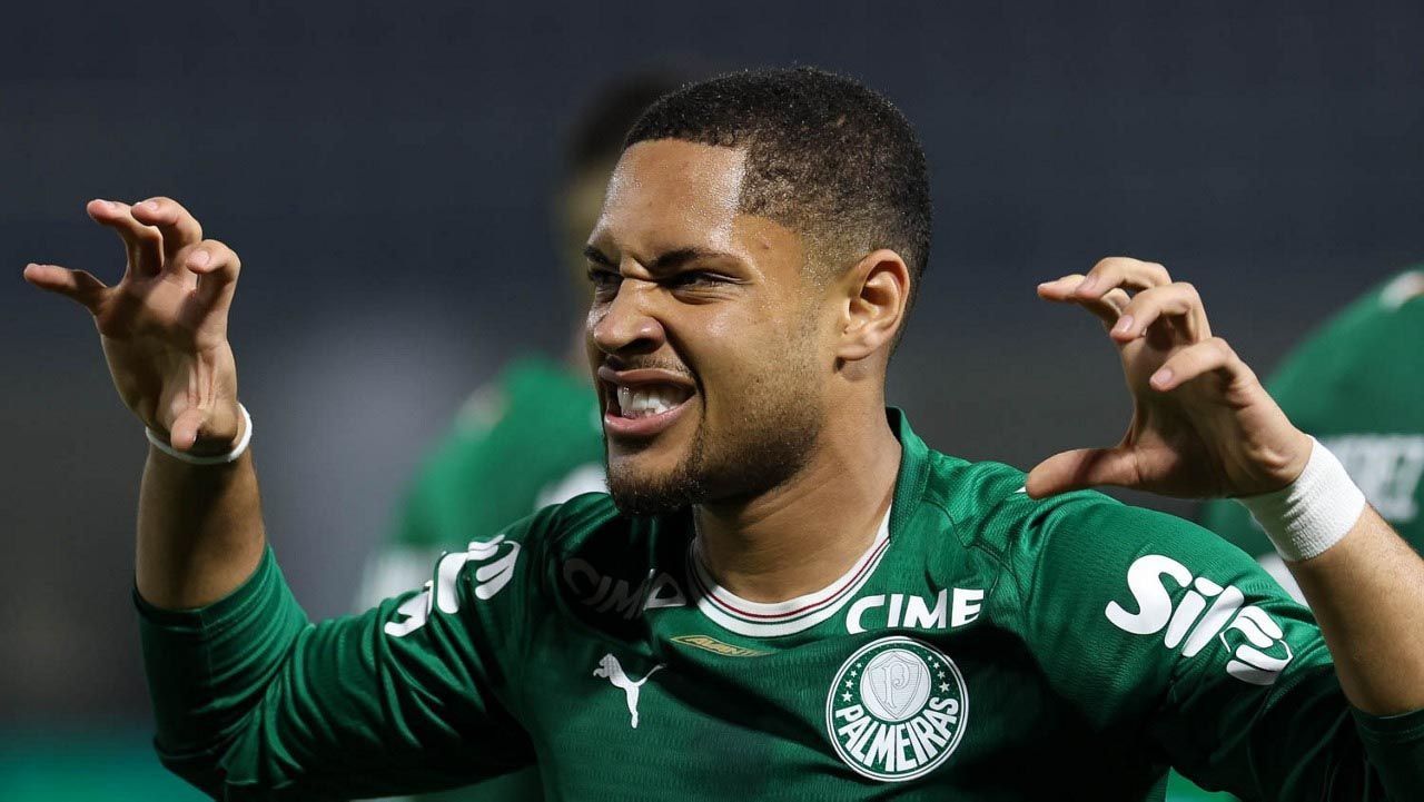 Imagem da noticia Vitor Roque comemora liderança do Palmeiras no Brasileirão