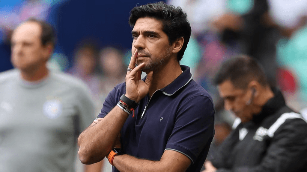 Imagem da noticia Abel Ferreira culpa gramado da Fonte Nova por derrota e lesões no Palmeiras