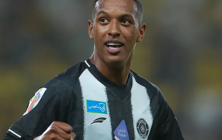 Imagem da noticia Vasco encaminha contratação do zagueiro Robert Renan