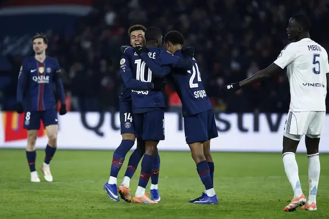 PSG bate Paris FC e continua na cola do líder Lens no Campeonato Francês PSG bate Paris FC e continua na cola do líder Lens no Campeonato Francês