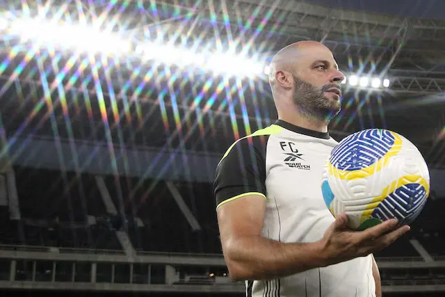 Botafogo acerta com Franclim Carvalho até 2027 Botafogo acerta com Franclim Carvalho até 2027