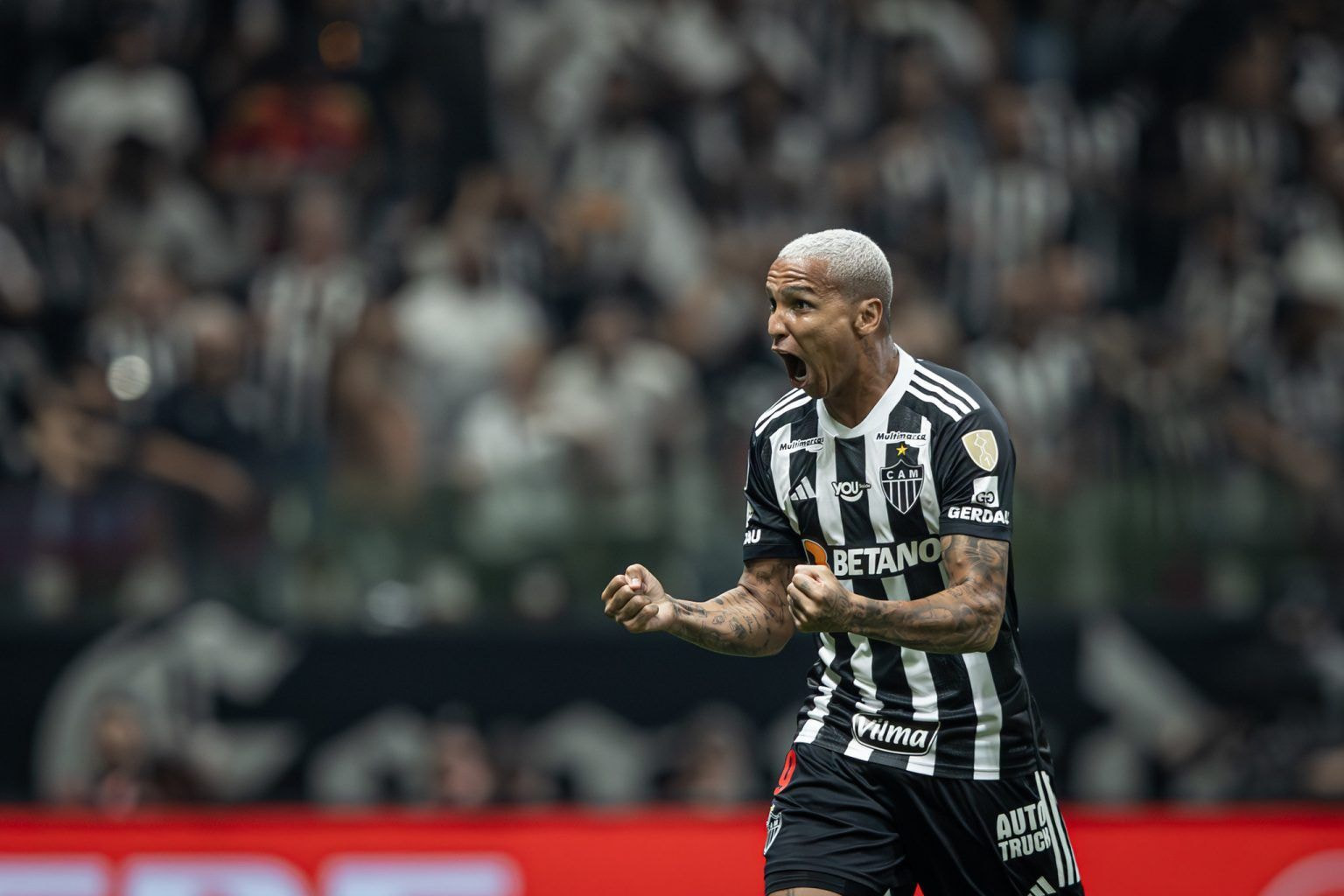 Imagem da noticia Deyverson faz dois gols e classifica o Atlético-MG para a semifinal da Libertadores