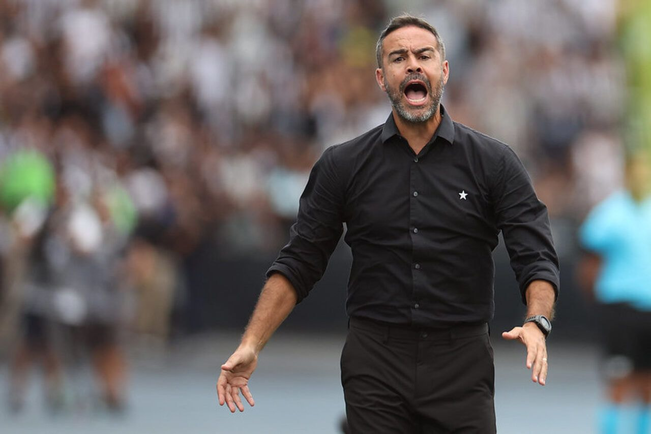 Imagem da noticia Artur Jorge chega ao Cruzeiro com sua comissão técnica; conheça o quarteto