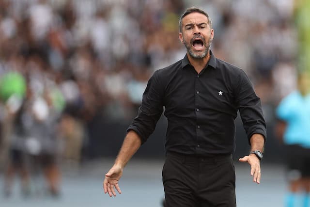 Artur Jorge chega ao Cruzeiro com sua comissão técnica; conheça o quarteto Artur Jorge chega ao Cruzeiro com sua comissão técnica; conheça o quarteto