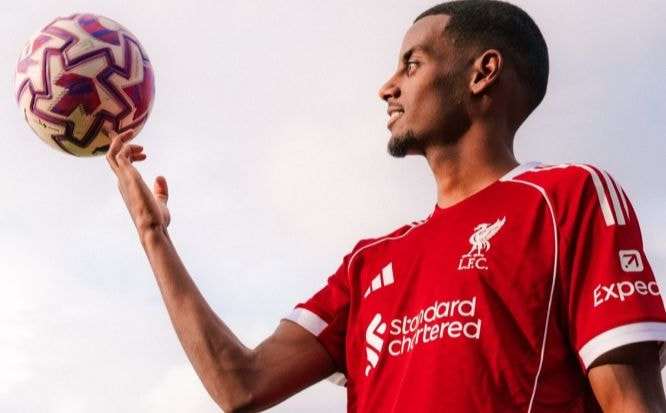 Imagem da noticia Ídolo do Liverpool vê time como "galácticos" da Premier League