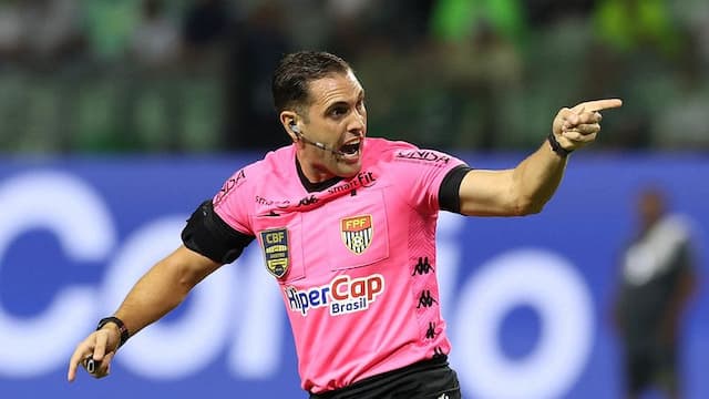 Jogadores de São Paulo e Santos relatam xingamento de árbitro Jogadores de São Paulo e Santos relatam xingamento de árbitro