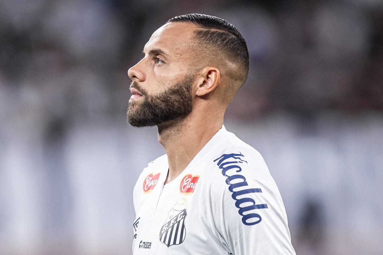 Imagem da noticia Santos encaminha venda do atacante Guilherme