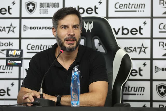 Botafogo vai à Comissão de Arbitragem da CBF: "Esperamos que haja critério" Botafogo vai à Comissão de Arbitragem da CBF: "Esperamos que haja critério"
