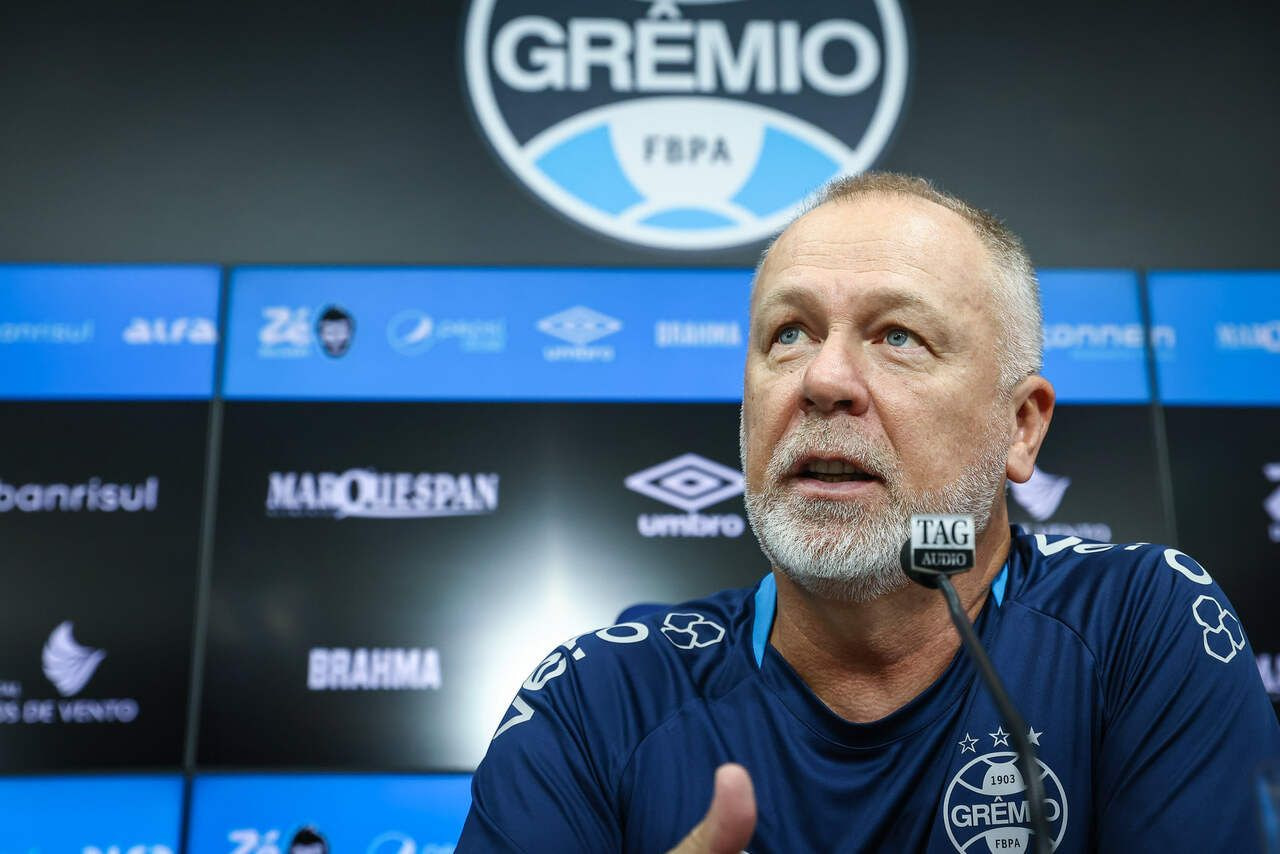 Imagem da noticia Mano deixa futuro com a direção do Grêmio: "Não vai partir do treinador"