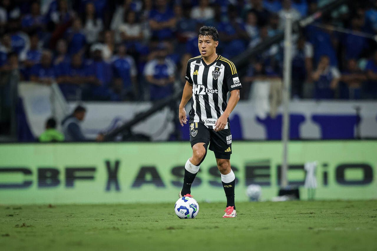 Imagem da noticia Titular do Atlético sai lesionado na Data FIFA e preocupa para final da Sul-Americana