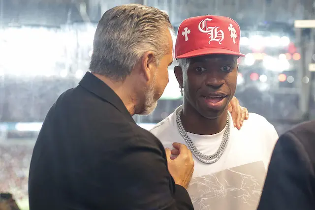 Vini Jr responde Flamengo por post alusivo ao namoro com Virginia: "Bom demais" Vini Jr responde Flamengo por post alusivo ao namoro com Virginia: "Bom demais"