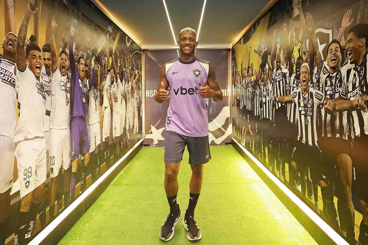 Imagem da noticia Danilo está regularizado e pode estrear pelo Botafogo