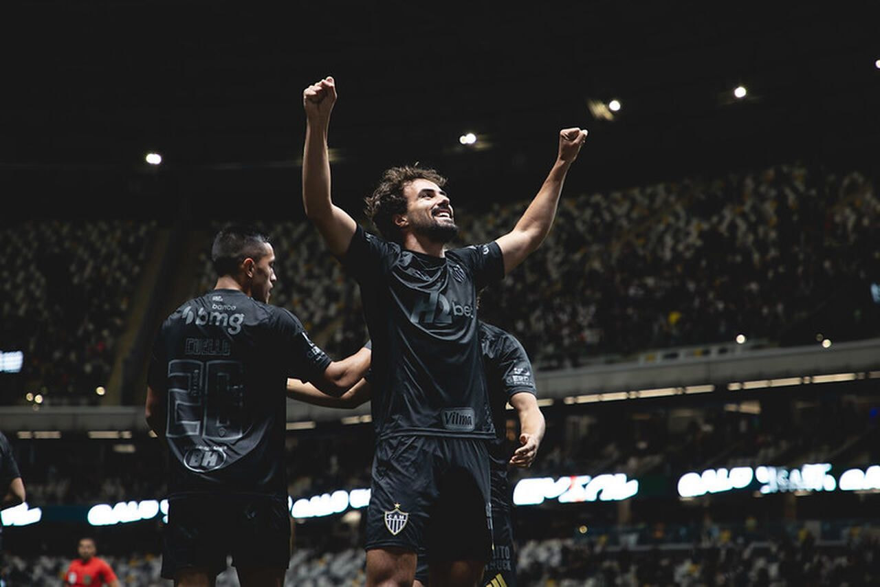 Imagem da noticia Atlético vence o Bragantino em jogo com gol no fim, expulsão e lesões