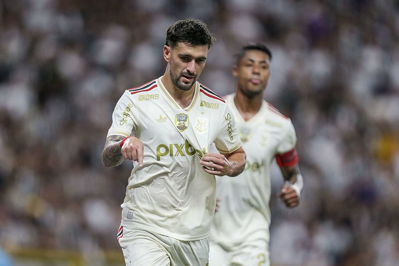 Imagem da noticia Arrascaeta explica que fará exames no Flamengo: "Acredito que não foi nada grave"