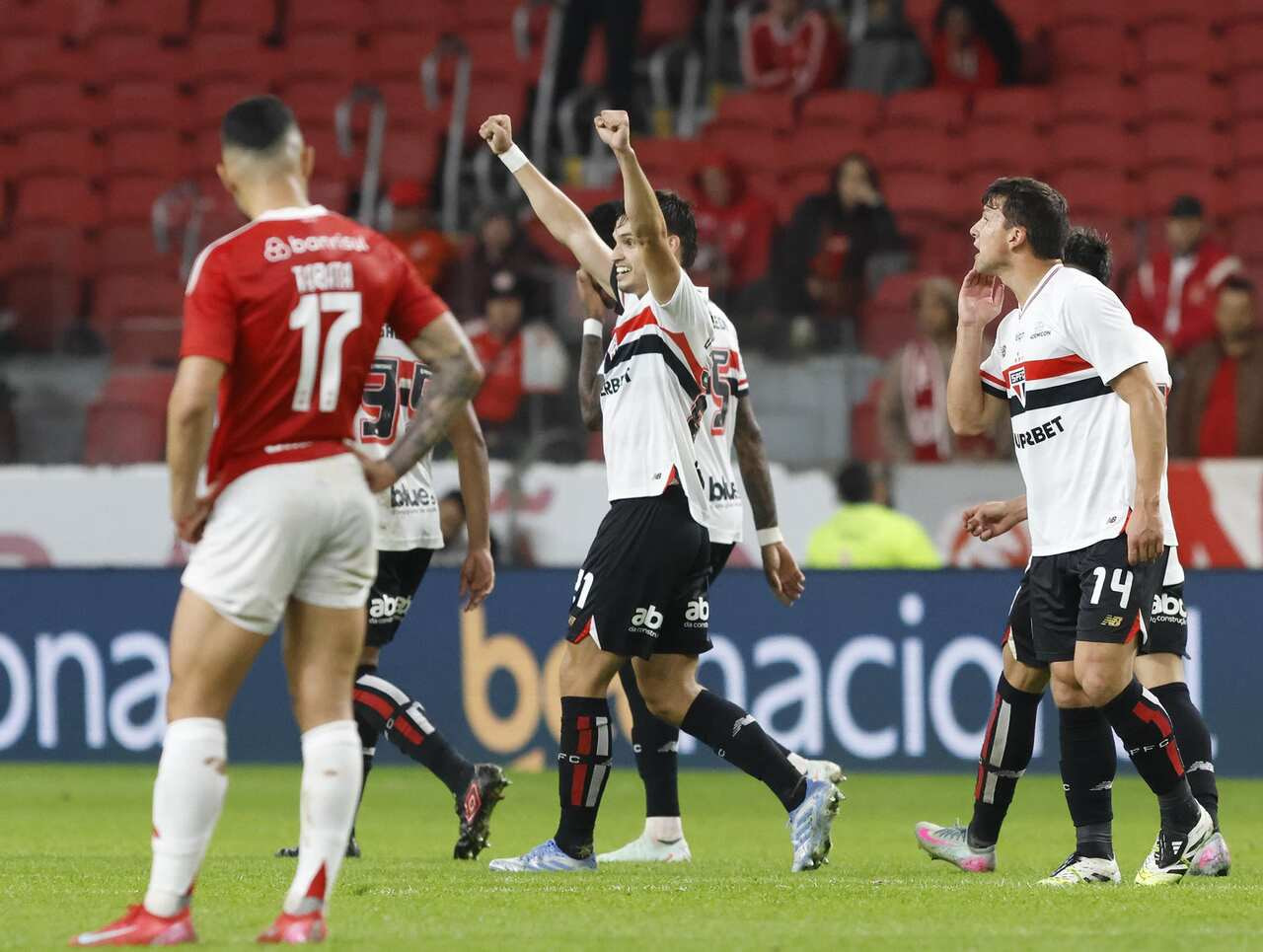 Imagem da noticia São Paulo embala com Crespo e tenta igualar marca da época de Ceni