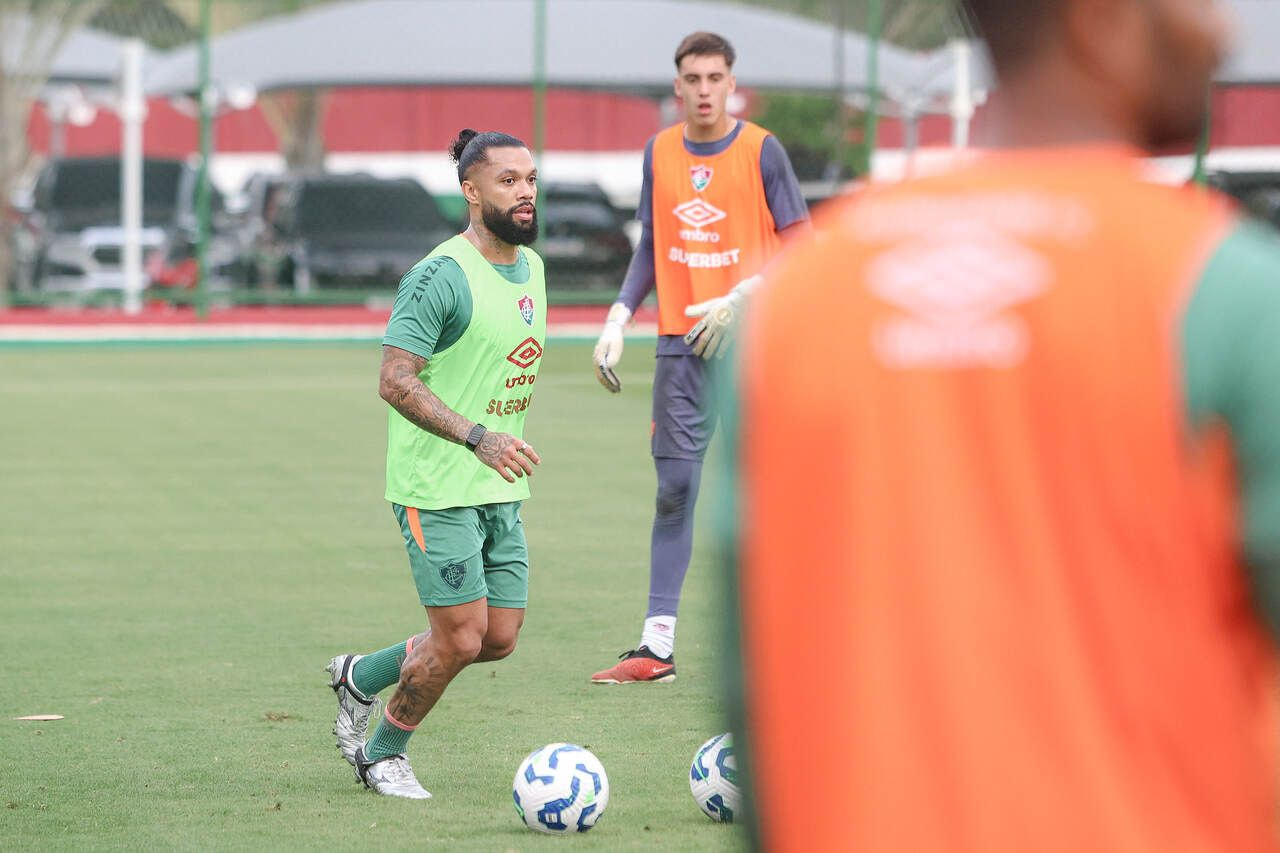 Imagem da noticia Otávio volta a treinar com elenco do Fluminense