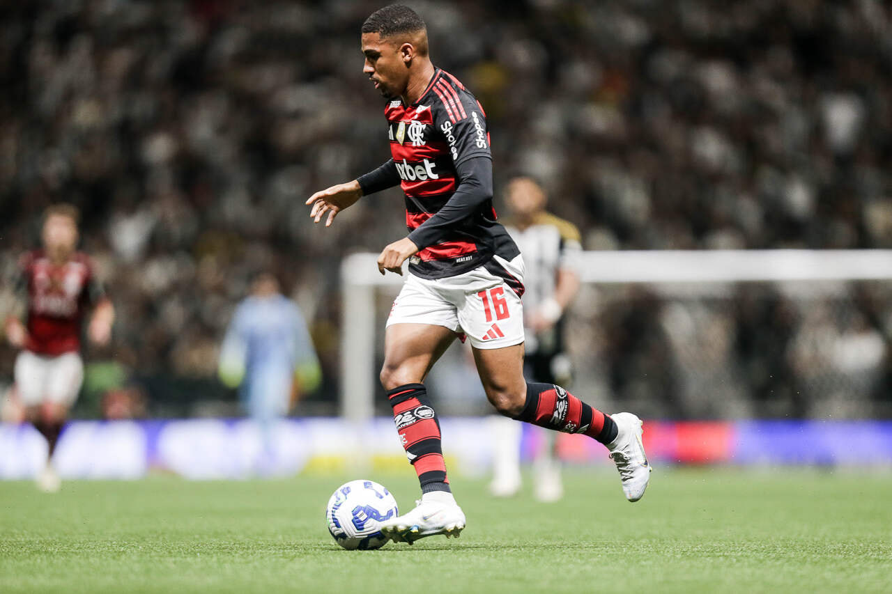 Imagem da noticia Samuel Lino desabafa após eliminação do Flamengo: "Trabalhar mais"