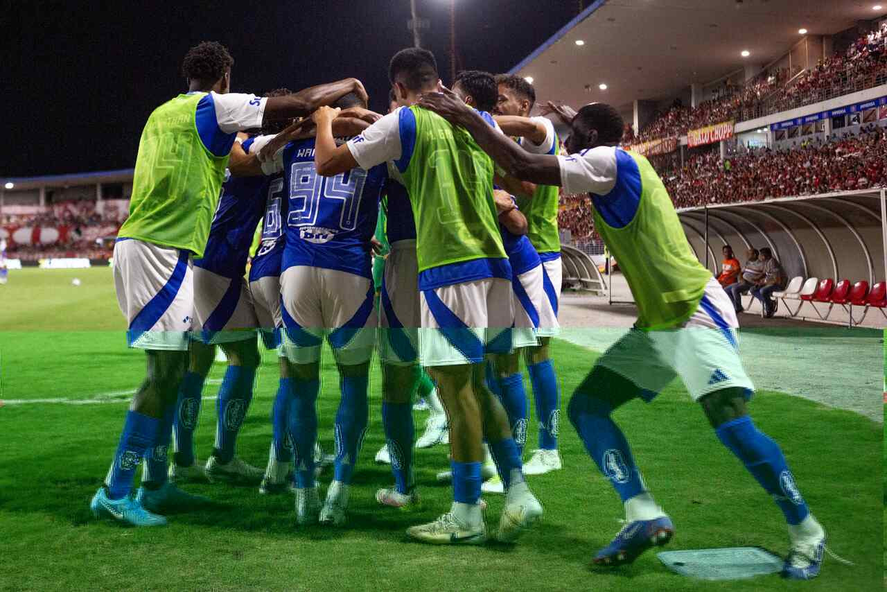 Imagem da noticia Cássio pega pênalti, Cruzeiro vence CRB e avança na Copa do Brasil
