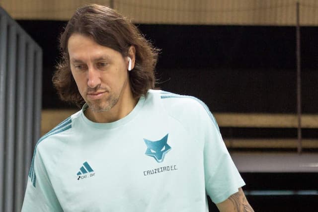 Cássio passará por cirurgia no joelho esquerdo após lesão Cássio passará por cirurgia no joelho esquerdo após lesão