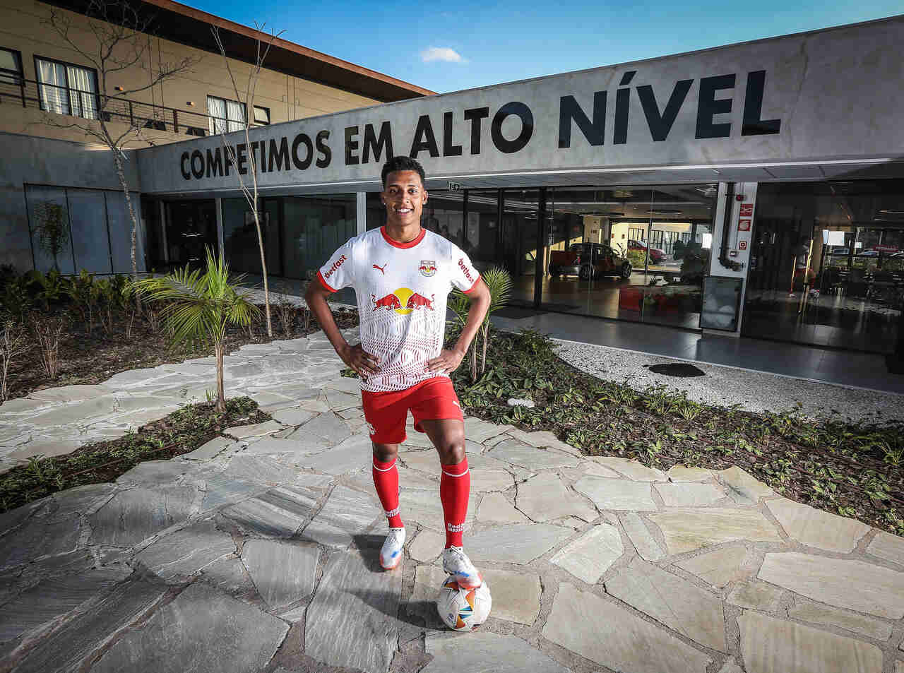 Imagem da noticia RB Bragantino anuncia contratação de Vanderlan, ex-Palmeiras