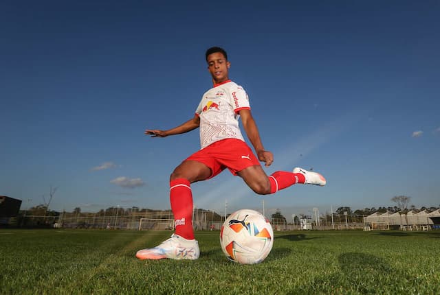 Vanderlan, ex-Palmeiras e atual Bragantino, passa por cirurgia no cérebro Vanderlan, ex-Palmeiras e atual Bragantino, passa por cirurgia no cérebro