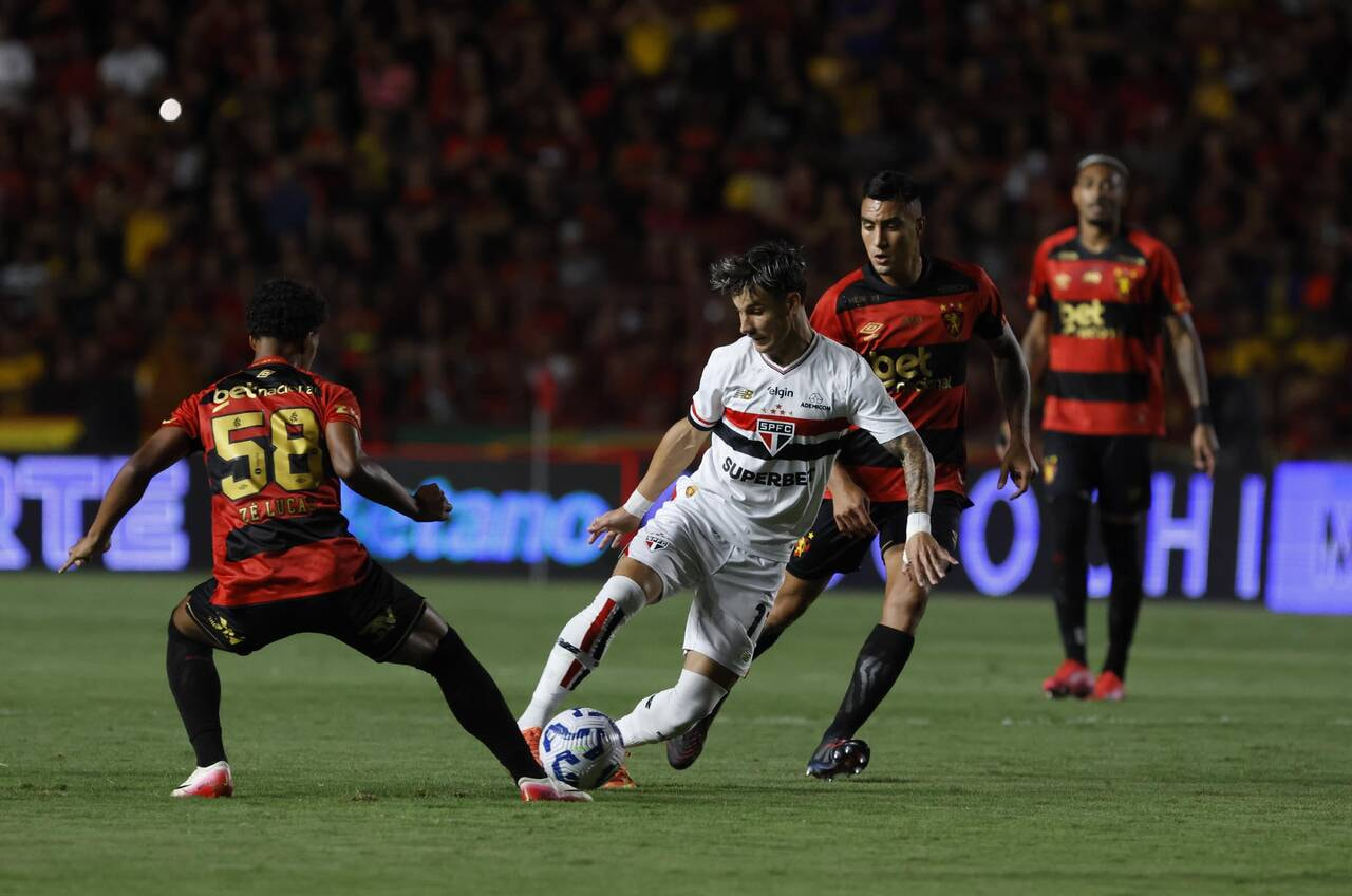 Imagem da noticia São Paulo busca empate contra o Sport no Brasileirão