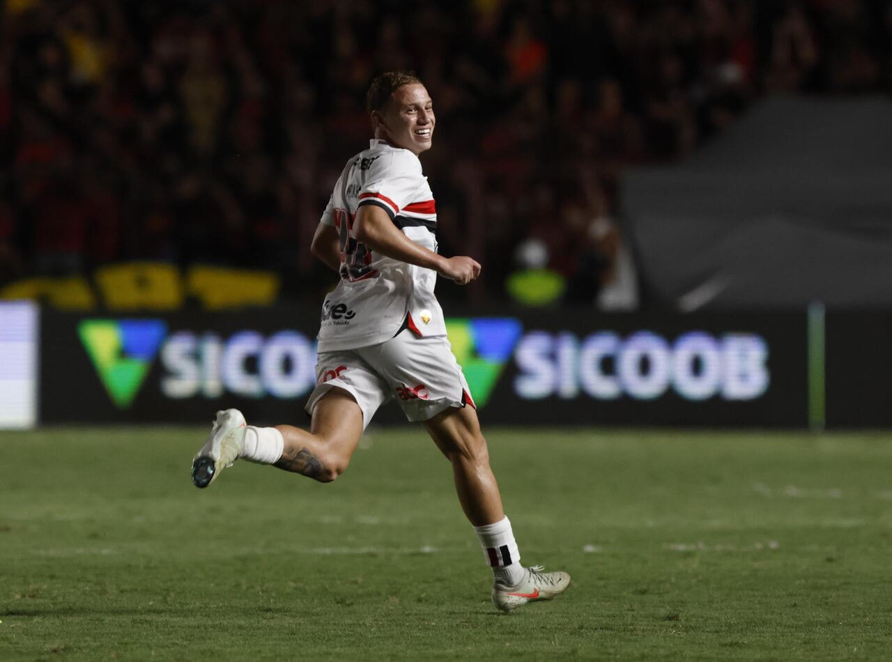 Imagem da noticia Maik celebra primeiro gol como profissional do São Paulo: "Felizão"