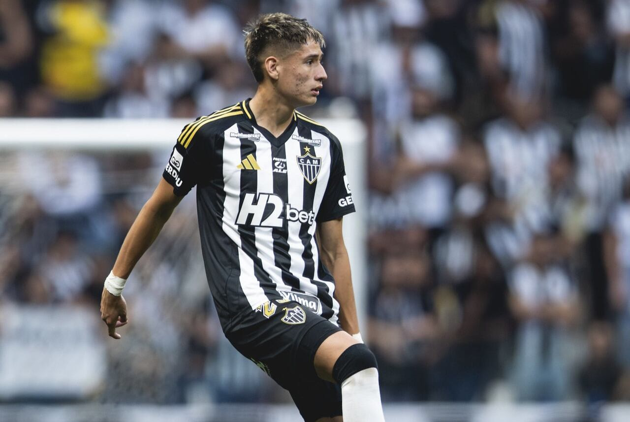 Imagem da noticia Atlético pode escalar zagueiro "no sacrifício" em clássico