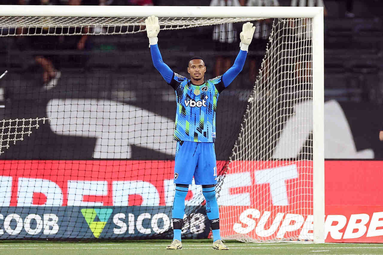 Imagem da noticia Botafogo acerta venda de John ao futebol inglês